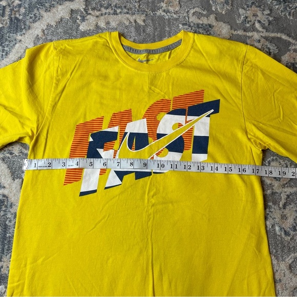 Nike Yellow Short Sleeve Tee with Graphic Design - Picture 3 of 4